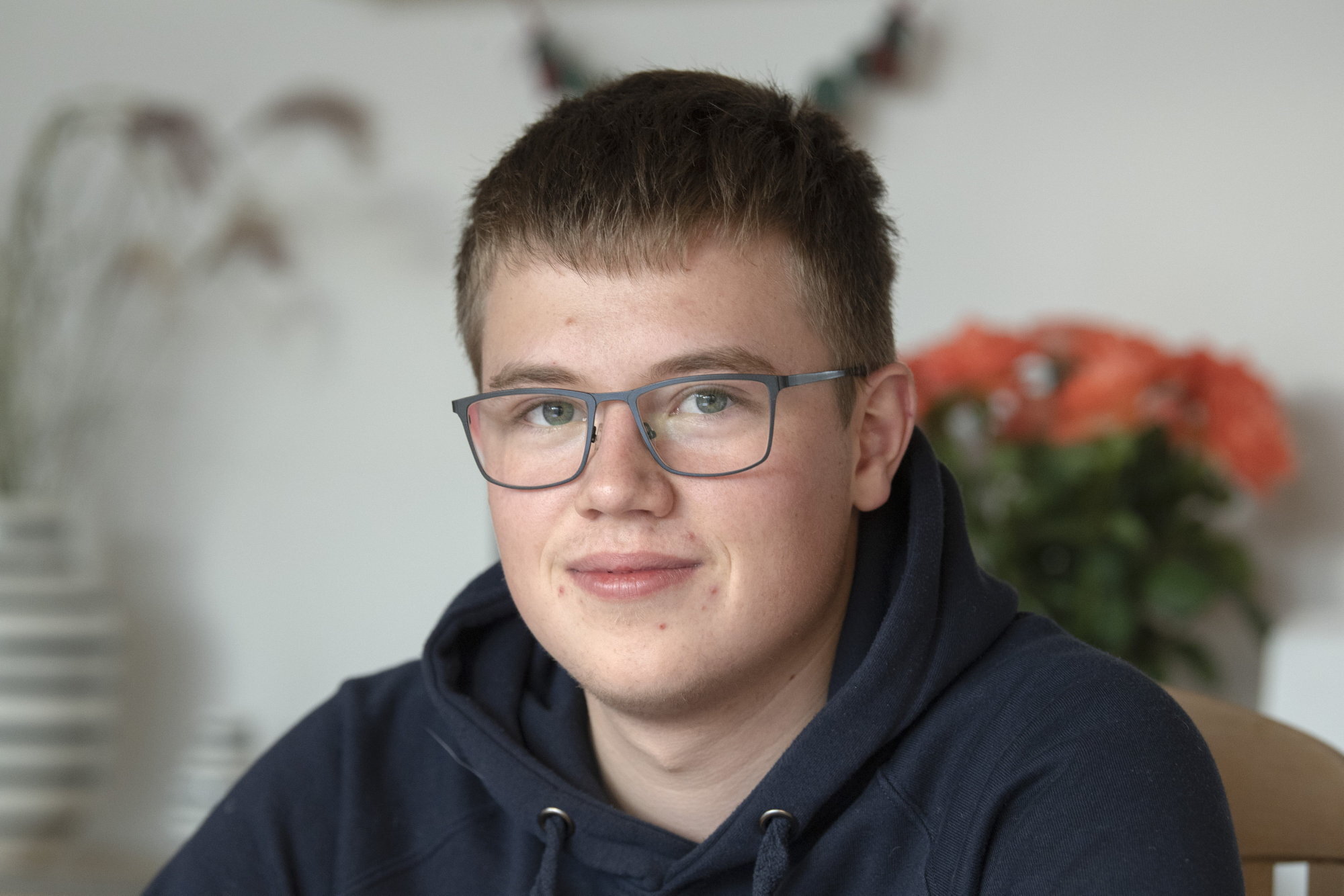 17-årige Asger Degn, der bor i Ravnkilde i Rebild Kommune må ikke tage i skole på HTX i Aars i Vesthimmerlands Kommune - derfor kan han regne med ekstra undervisning, når der engang lukkes op for kommunegrænserne