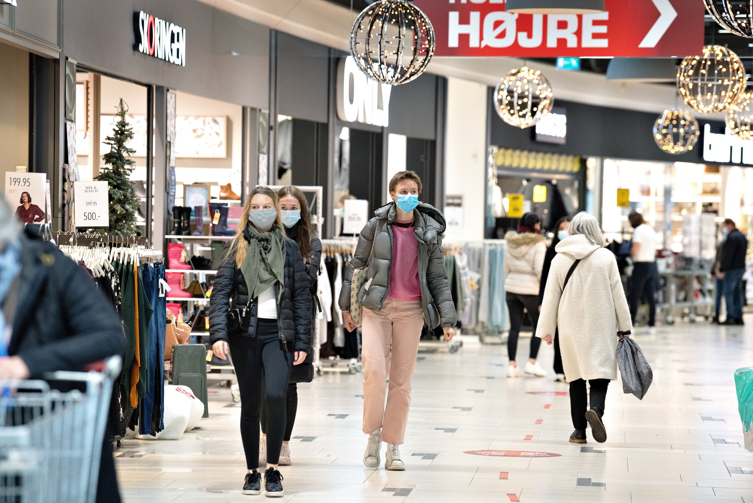 De lukkede kommunegrænser har påvirket de større handelsbyer forskelligt. Nogle mangler de udenbys besøgende, mens andre har gavn af, at Aalborg ikke er tilgængelig